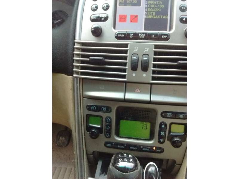 lancia lybra berlina del año 2004