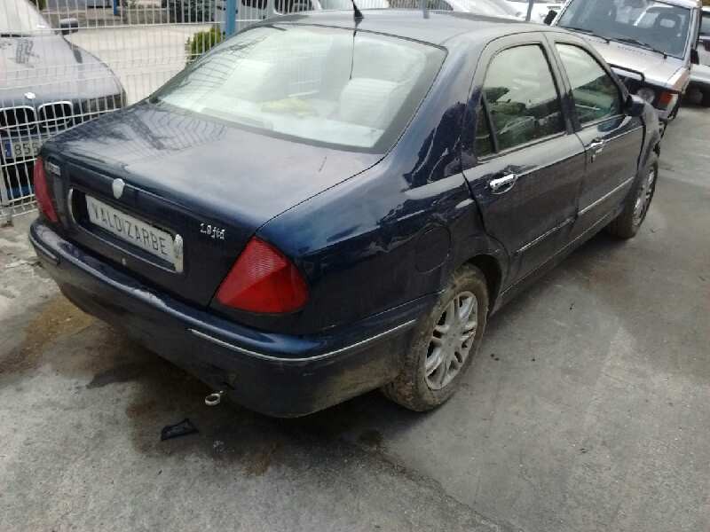 lancia lybra berlina del año 2004