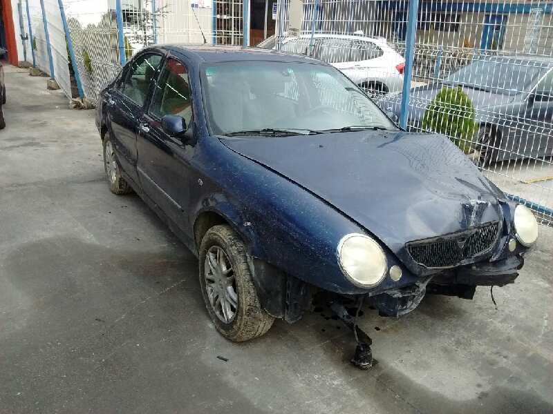 lancia lybra berlina del año 2004