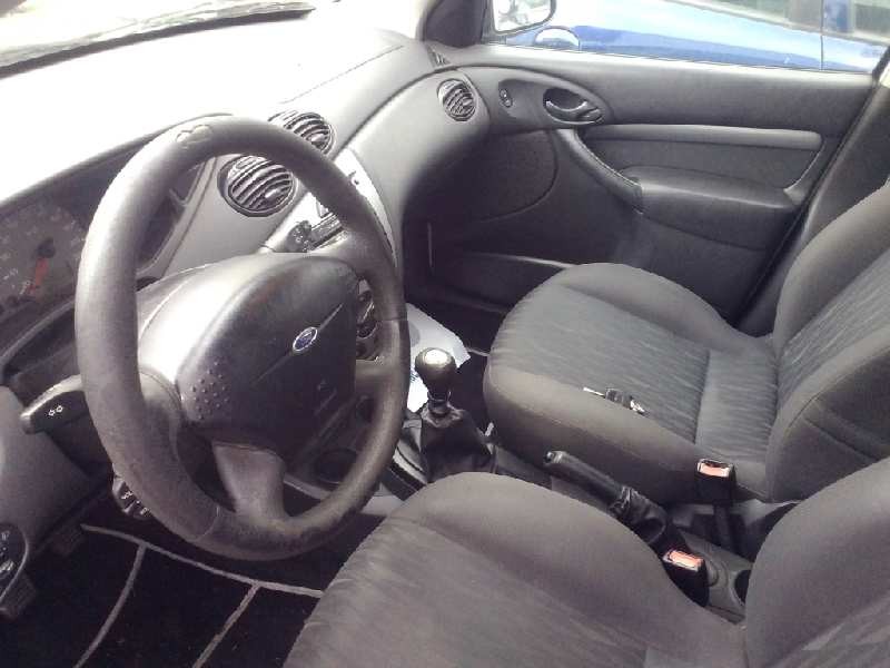 ford focus berlina (cak) del año 2001