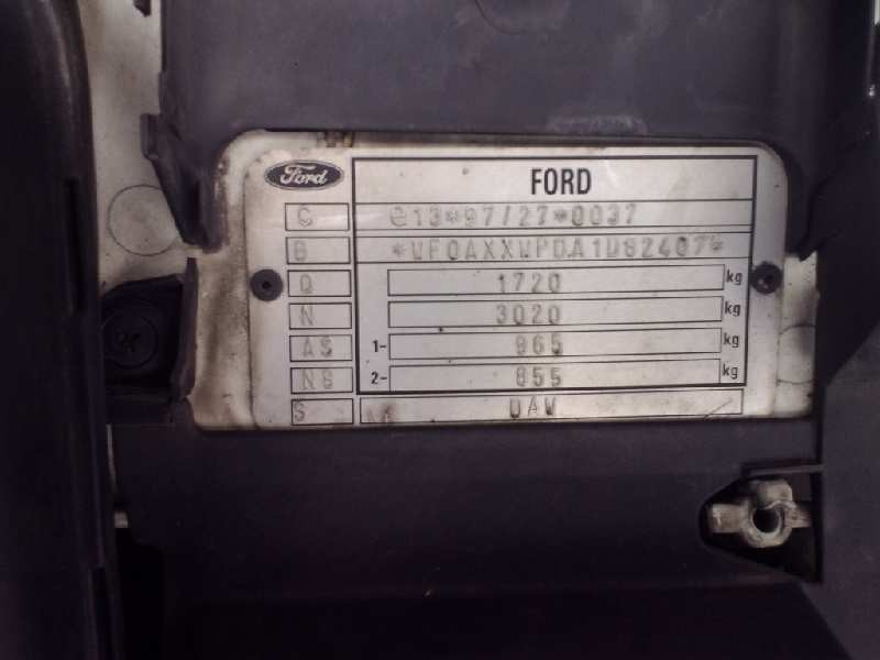 ford focus berlina (cak) del año 2001