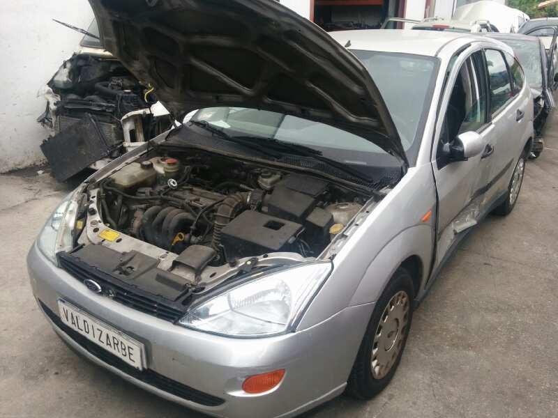 ford focus berlina (cak) del año 2000