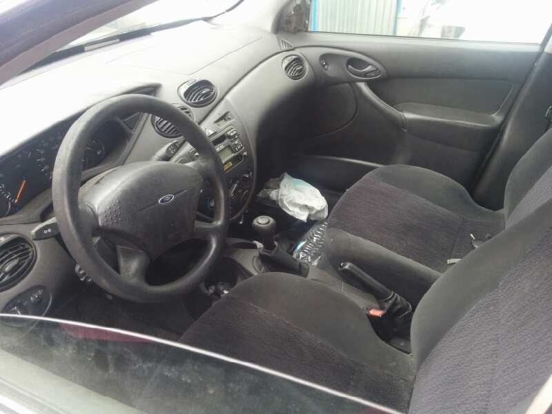 ford focus berlina (cak) del año 2000