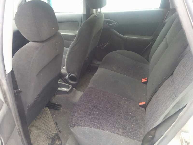 ford focus berlina (cak) del año 2000