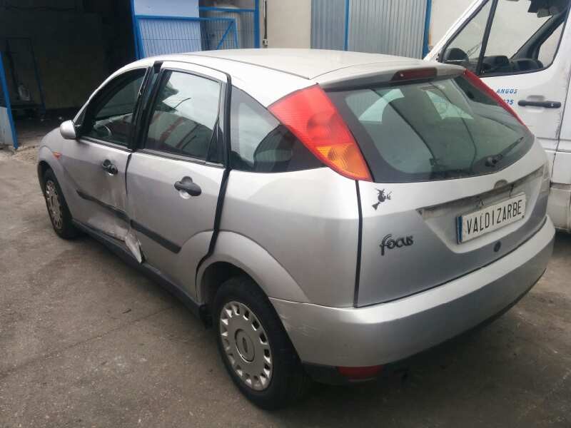ford focus berlina (cak) del año 2000