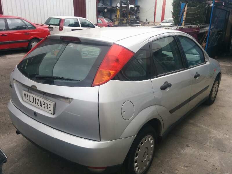 ford focus berlina (cak) del año 2000