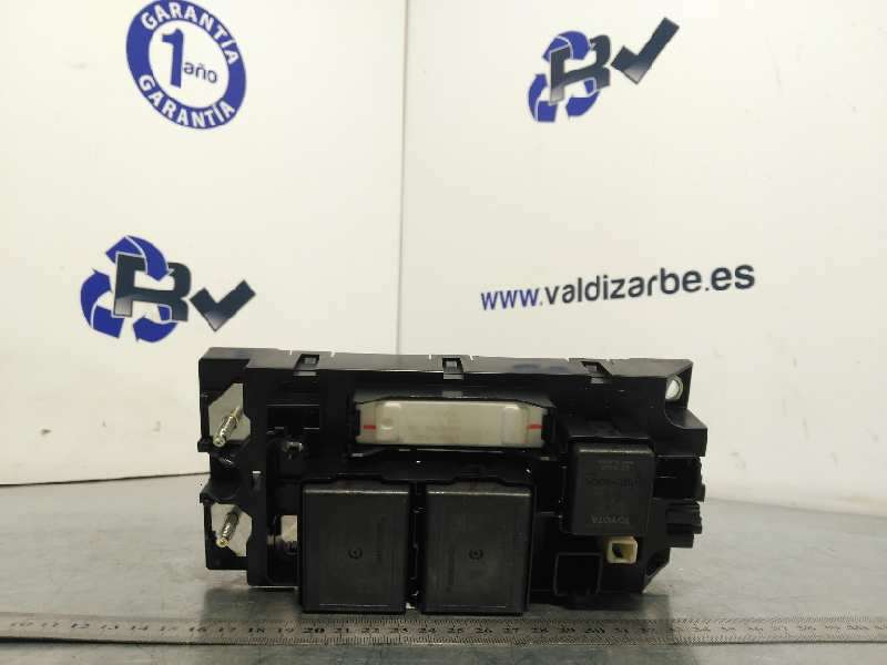 CAJA RELES / FUSIBLES G92Z153010 7D190384