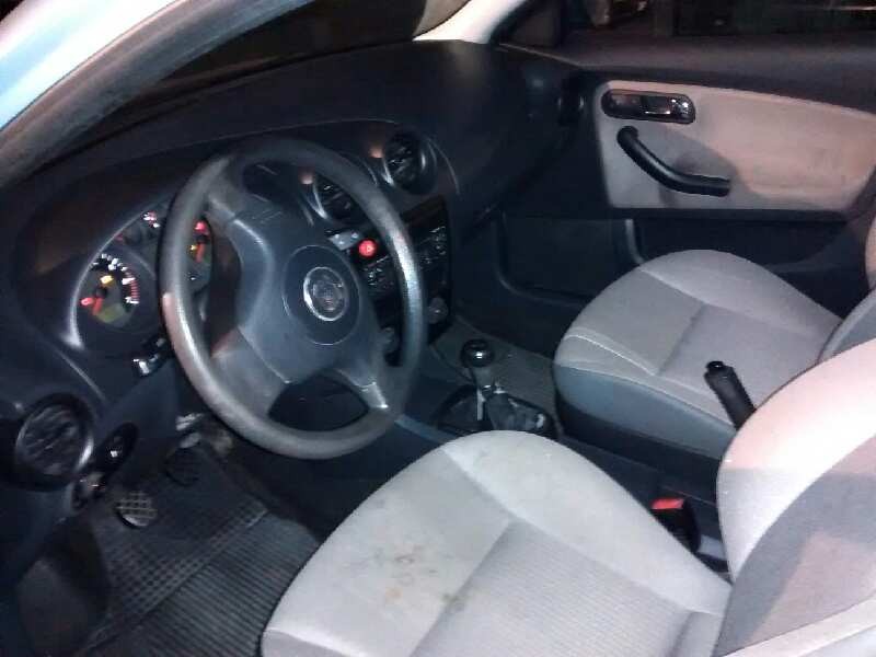 seat ibiza (6l1) del año 2003