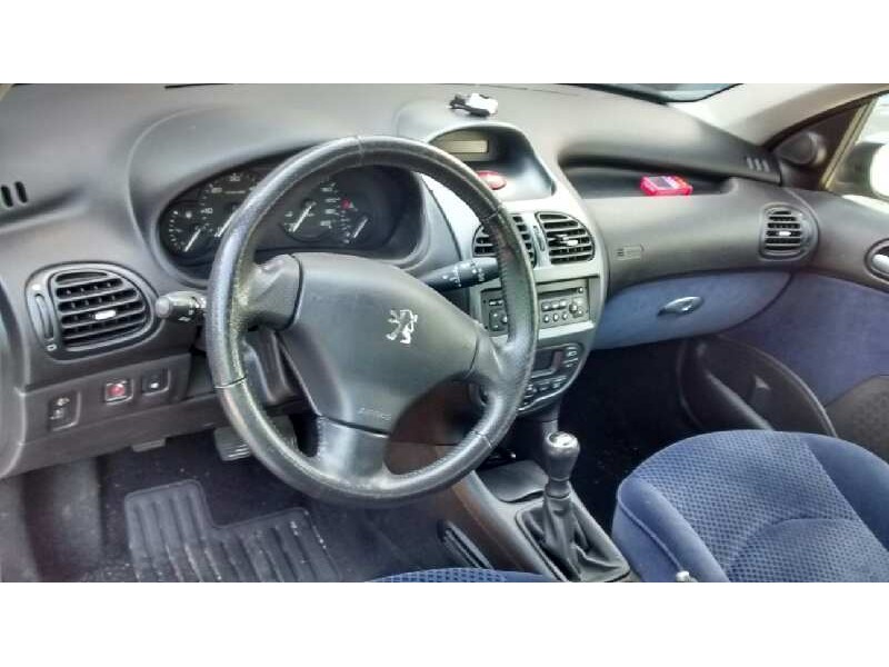 peugeot 206 berlina del año 2004