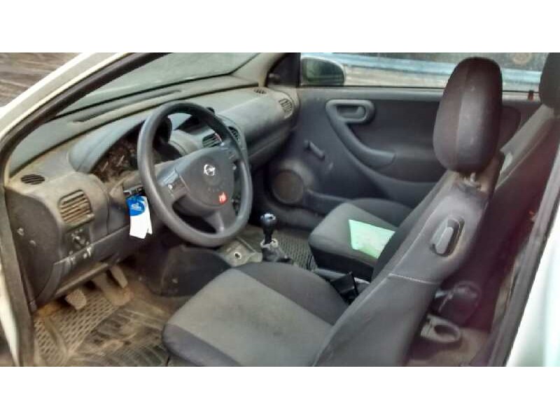 opel corsa c del año 2004