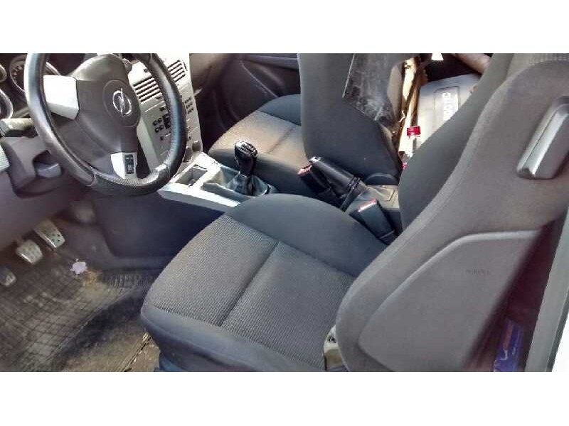 opel astra gtc del año 2009