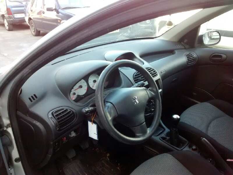 peugeot 206 berlina del año 2004