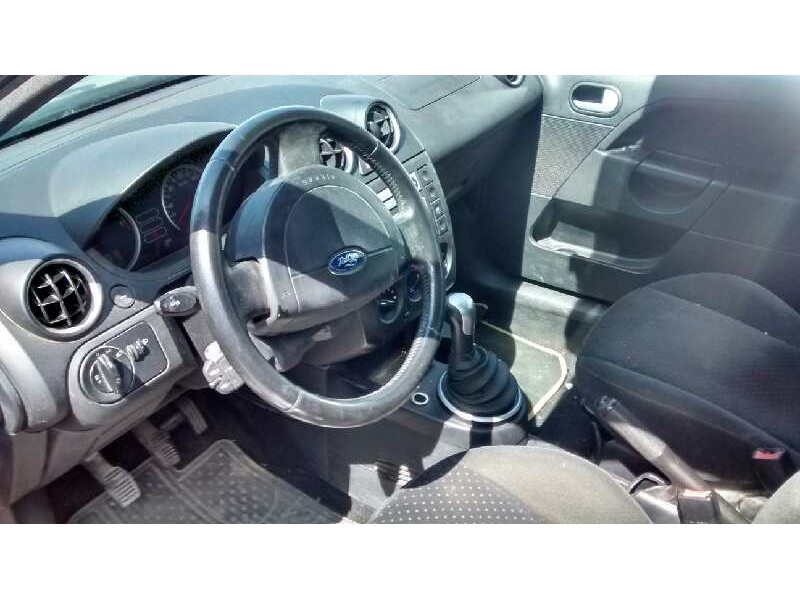 ford fiesta (cbk) del año 2004