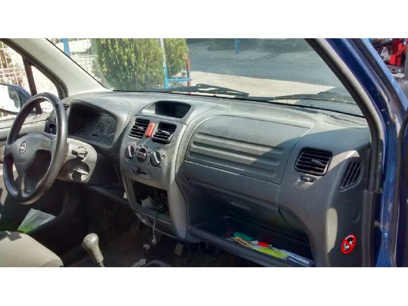 opel agila del año 2004