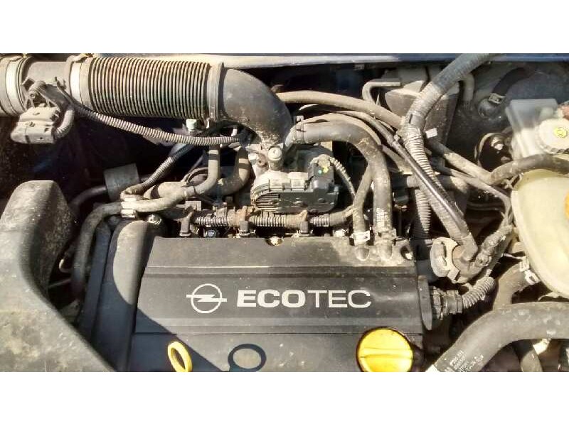 opel agila del año 2004