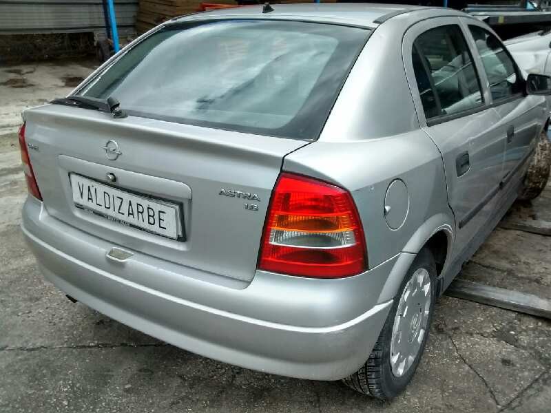 opel astra g berlina del año 2002