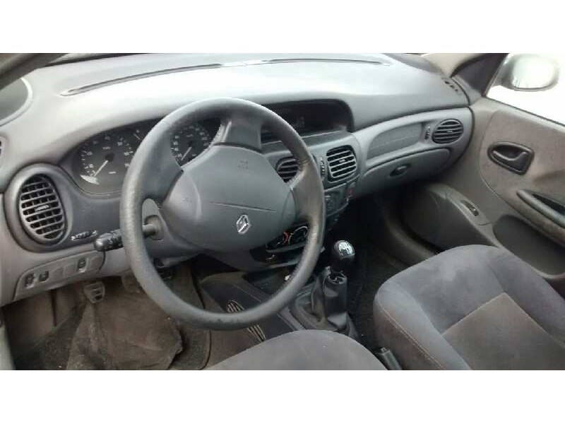 renault megane i fase 2 berlina (ba0) del año 2000