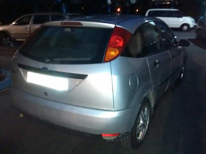 ford focus berlina (cak) del año 2001