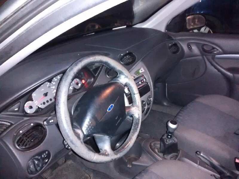 ford focus berlina (cak) del año 2001
