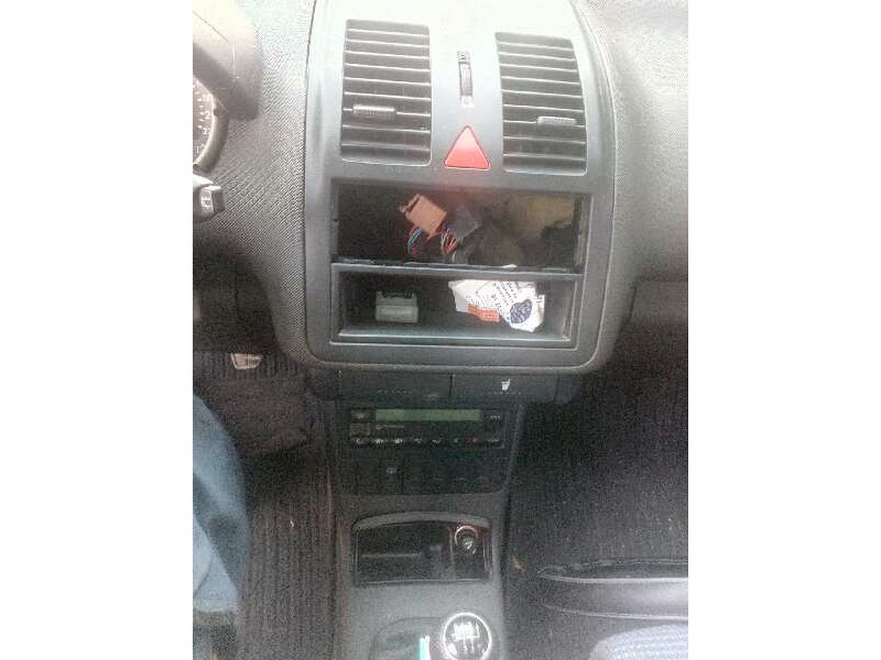 volkswagen polo berlina (6n2) del año 2001