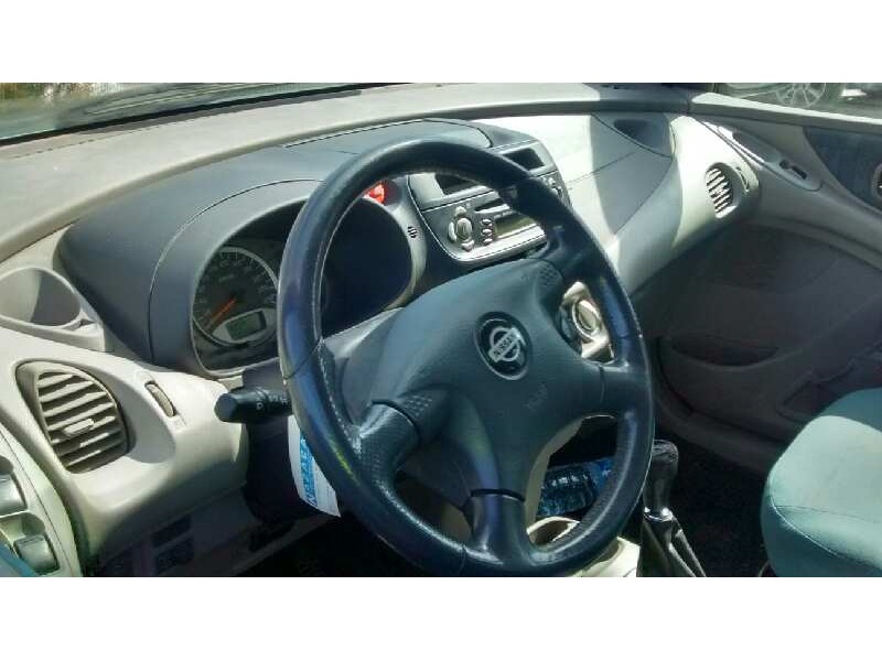 nissan almera tino (v10m) del año 2001