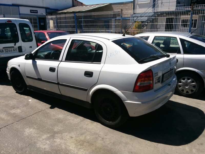 opel astra g berlina del año 2002