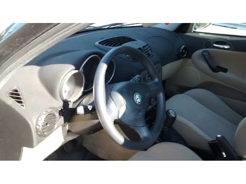 alfa romeo 147 (190) del año 2001