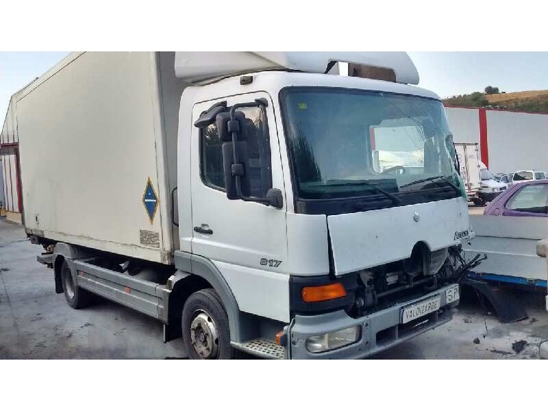 mercedes-benz 817 del año 2000