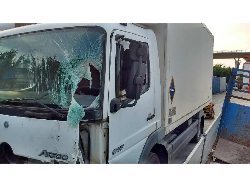 mercedes-benz 817 del año 2000