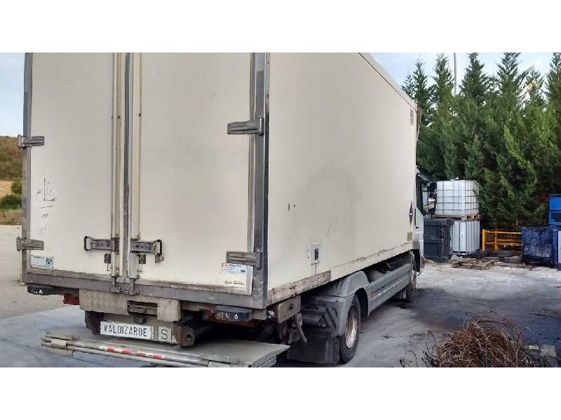 mercedes-benz 817 del año 2000