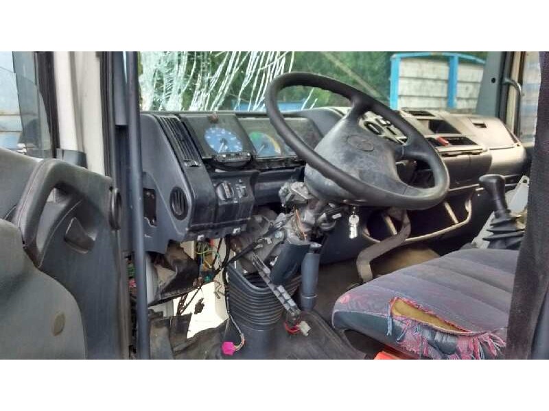 mercedes-benz 817 del año 2000