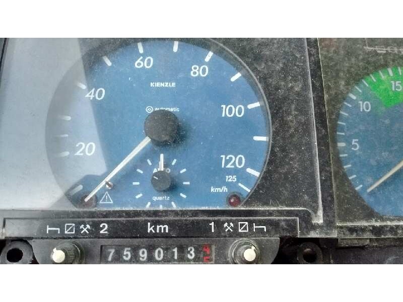 mercedes-benz 817 del año 2000