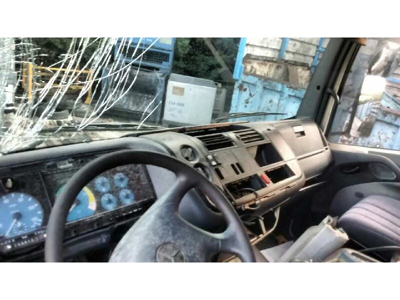 mercedes-benz 817 del año 2000