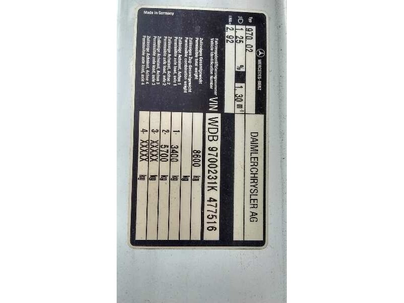 mercedes-benz 817 del año 2000