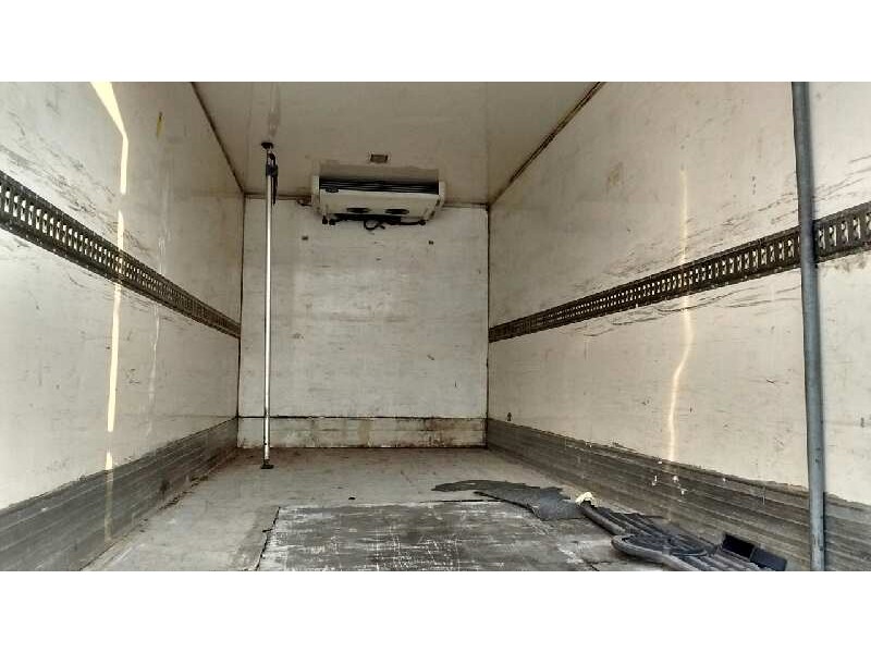 mercedes-benz 817 del año 2000