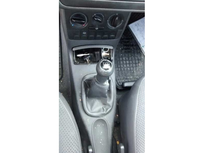 volkswagen polo berlina (6n2) del año 2001