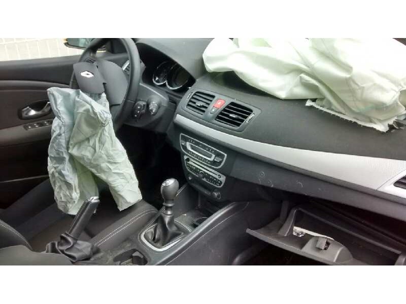 renault megane iii berlina 5 p del año 2010