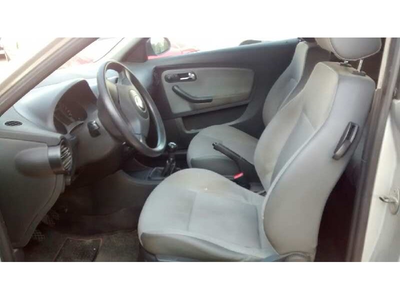 seat ibiza (6l1) del año 2001