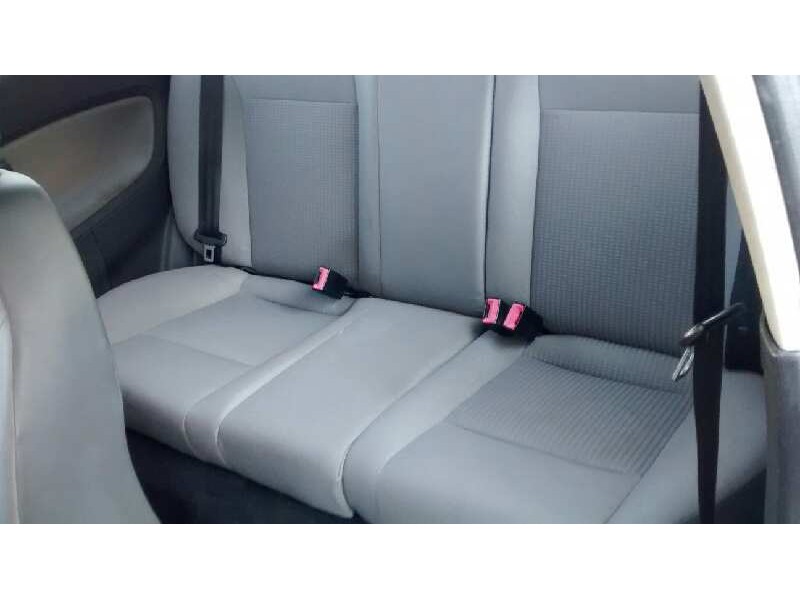 seat ibiza (6l1) del año 2001