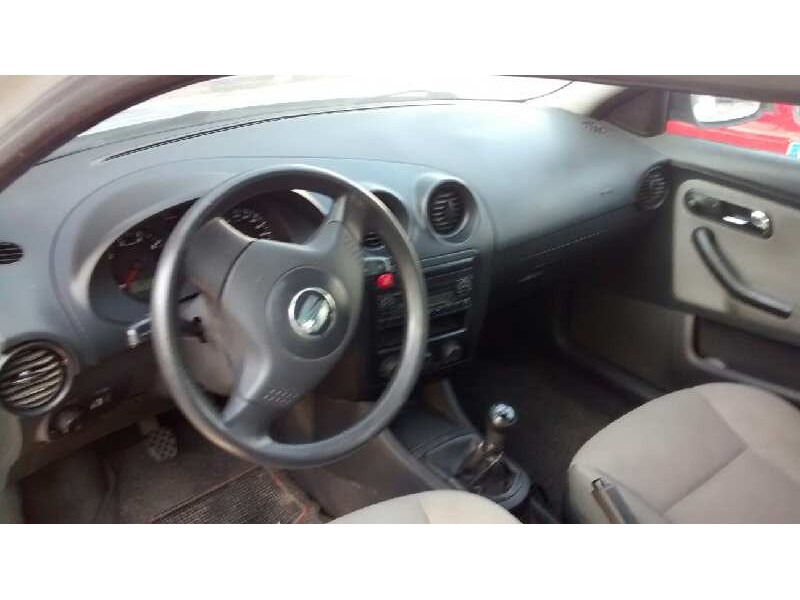 seat ibiza (6l1) del año 2001