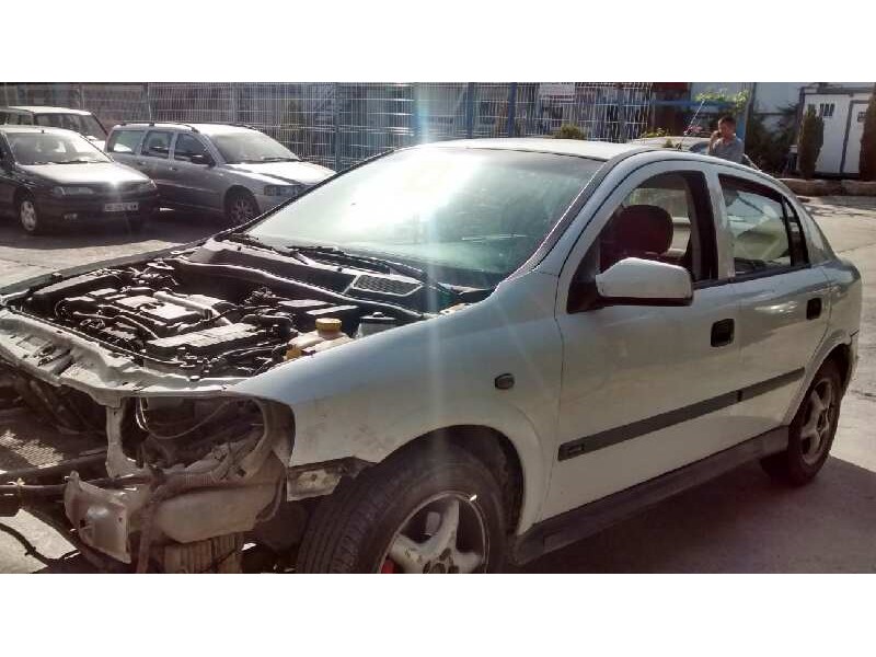 opel astra g berlina del año 2000