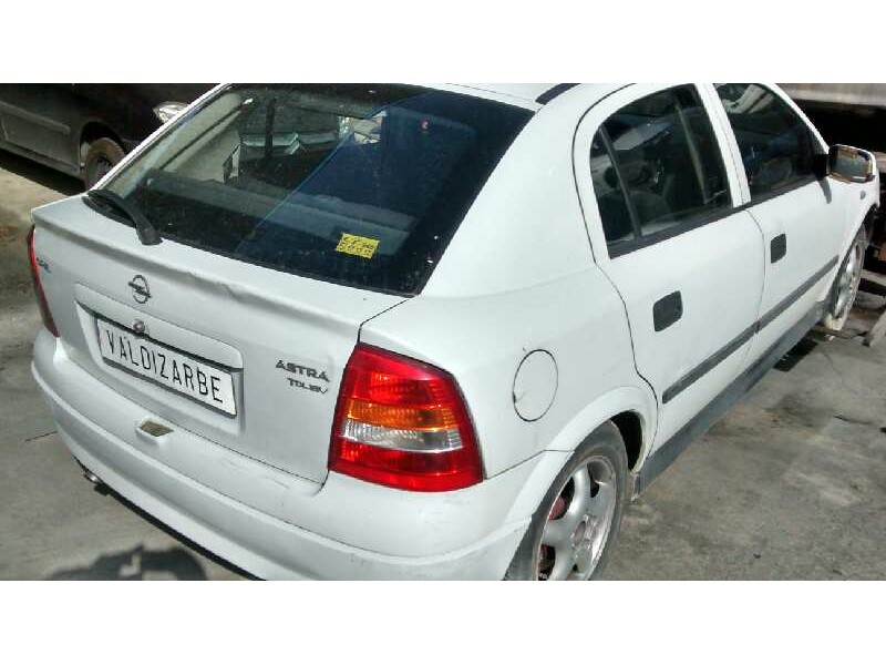 opel astra g berlina del año 2000