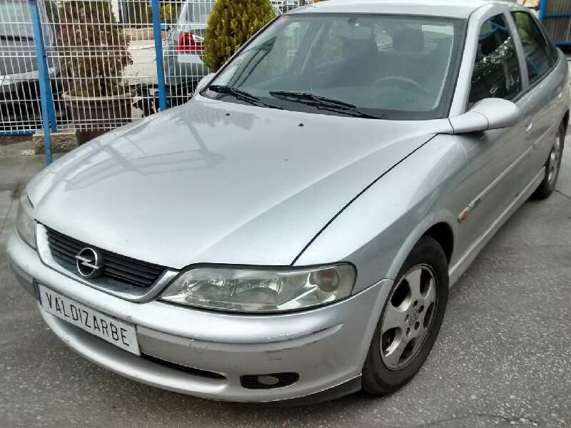opel vectra b berlina del año 2000
