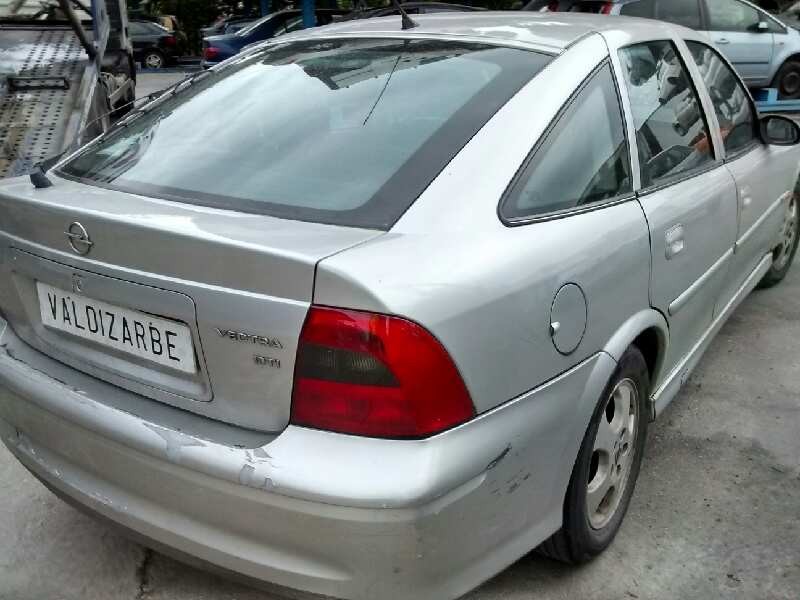 opel vectra b berlina del año 2000