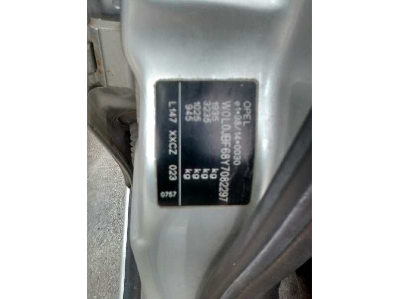 opel vectra b berlina del año 2000