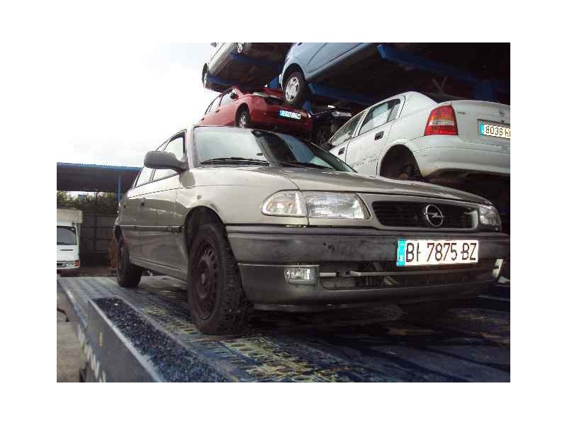 opel astra f berlina del año 1996