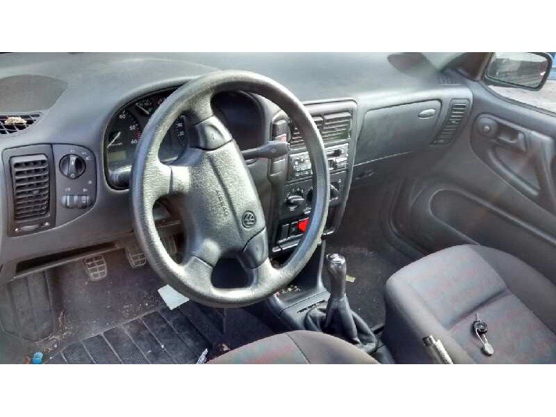 volkswagen polo berlina (6n1) del año 1999