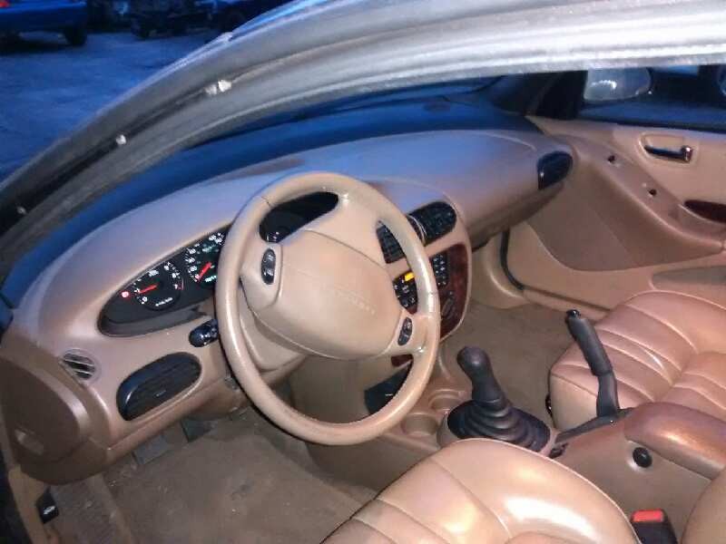 chrysler stratus berlina (ja) del año 2000