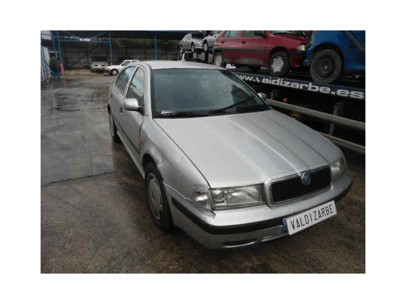 skoda octavia berlina (1u2) del año 2000