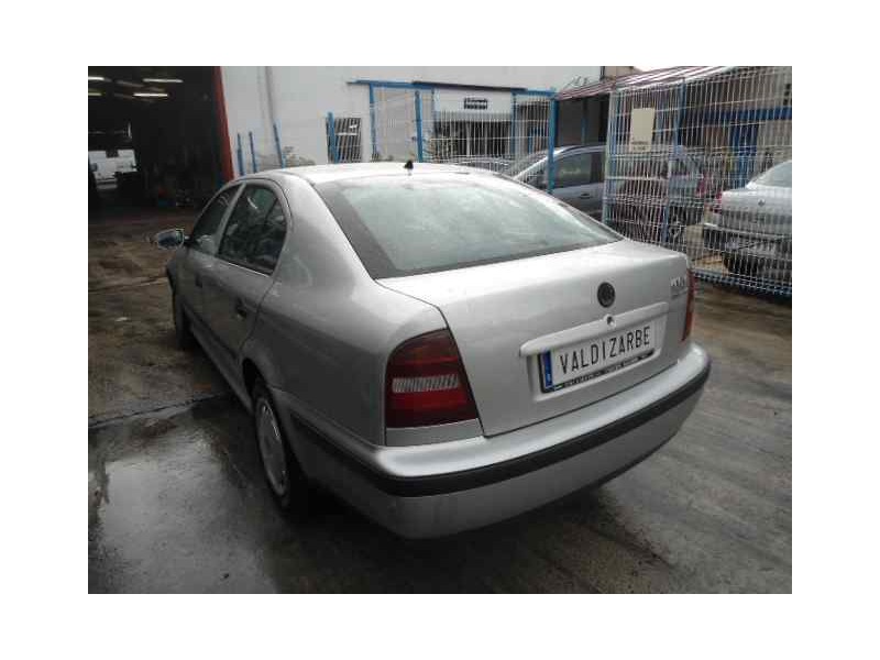 skoda octavia berlina (1u2) del año 2000